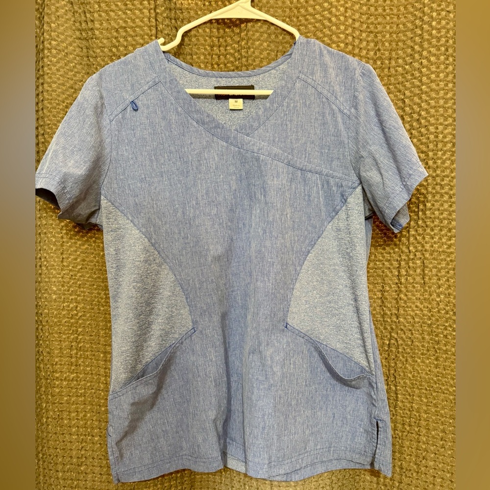 Gently worn KOI Basics Charlotte Scrub Top, Size Medium in Color Heather Galaxy